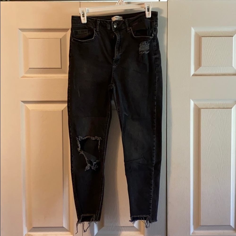 High waisted black cropped jeans.